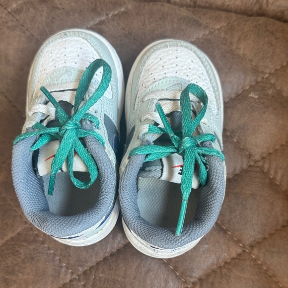 Toddler size 5 - Picture 4 of 4